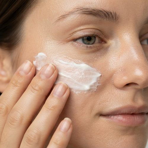 Smoothing Therapium MURALIS™ Ceramide Barrier Cream over the cheek